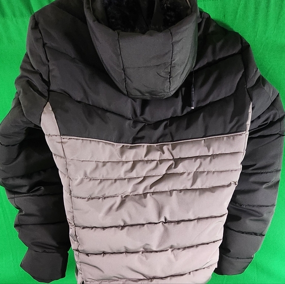 VIP Collection- Puffy Sweater With Hoodie Size L - Picture 5 of 6